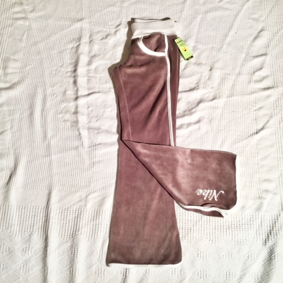 NWT Girls Size S Nike Soft Velour Like Pants $34 NEW! - Picture 3 of 5